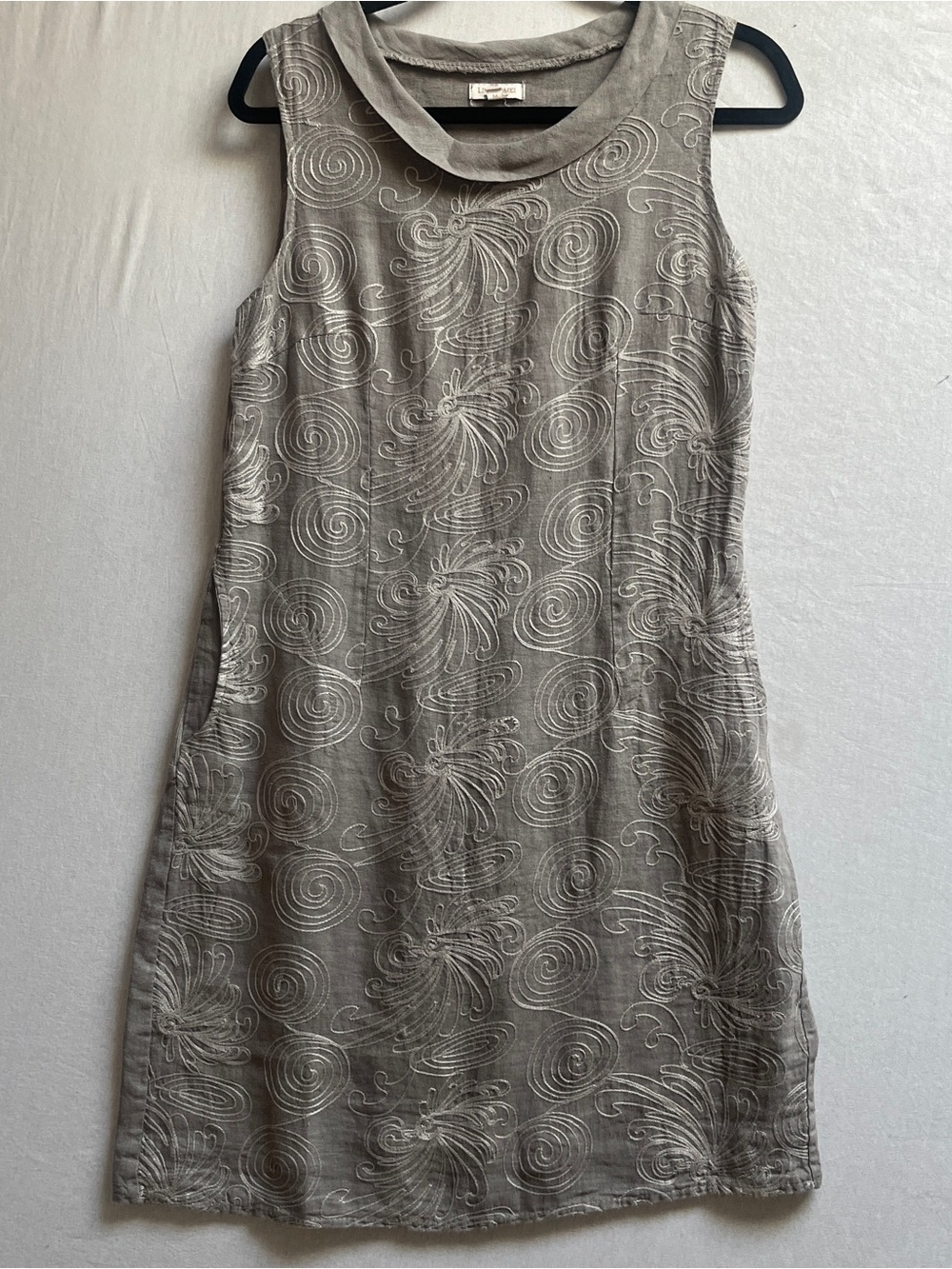 Lina Tomei Gray Linen Cotton Sleeveless Swirl Embroidered Shift Dress Womens M